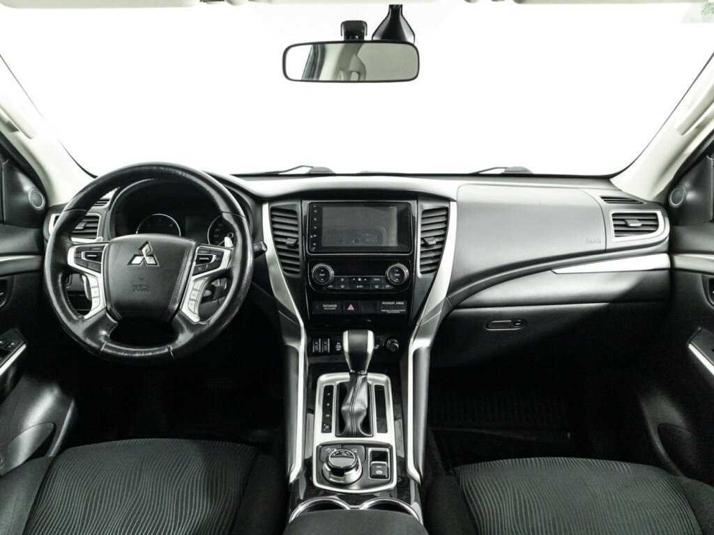 Mitsubishi Pajero Sport 2018 года с пробегом. Фото: #12
