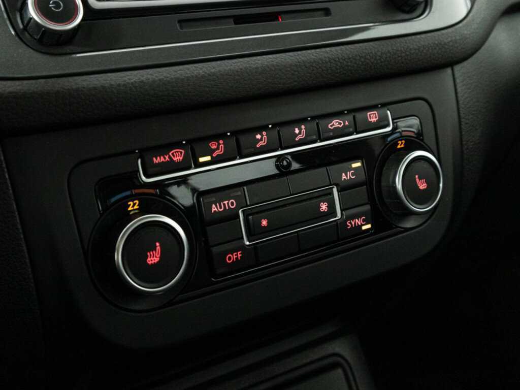 Б/У Фольксваген Тигуан 2015 года. Фото: #14