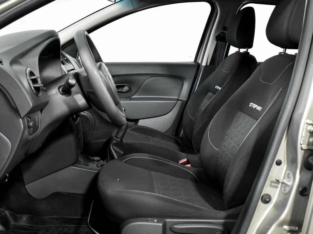 Б/У Рено Сандеро 2017 года. Фото: #10