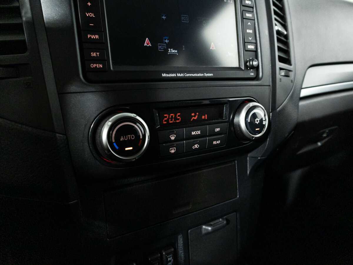 Б/У Митсубиши Паджеро 2012 года. Фото: #15