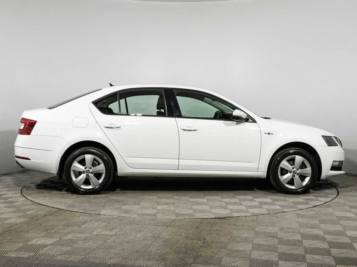 Б/У Шкода Октавия 2019 года. Фото: #3