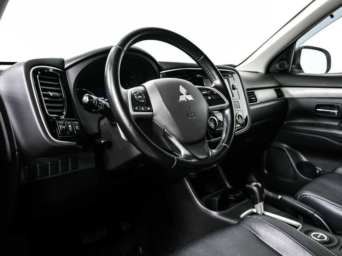 Б/У Митсубиши Оутлэндер 2014 года. Фото: #12