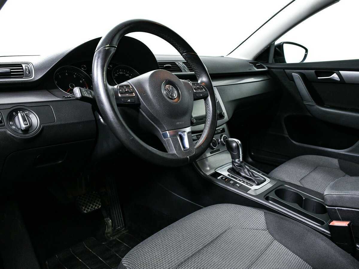 Б/У Фольксваген Пассат 2013 года. Фото: #12