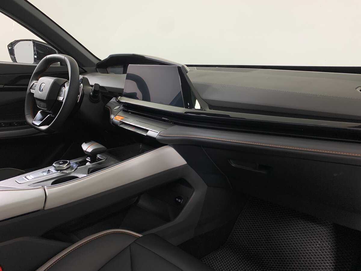 Changan UNI-V 2024 года с пробегом. Фото: #13