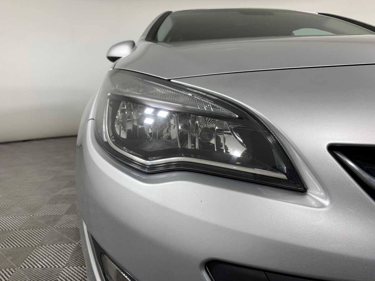 Б/У Опель Астра 2012 года. Фото: #9