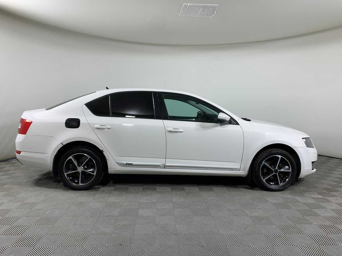 Б/У Шкода Октавия 2015 года. Фото: #3