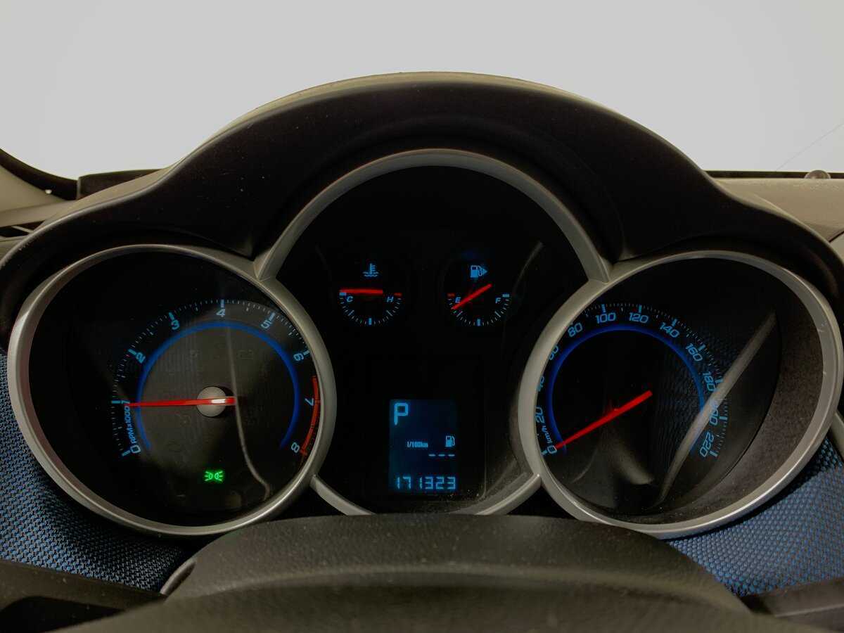 Б/У Шевроле Круз 2013 года. Фото: #13