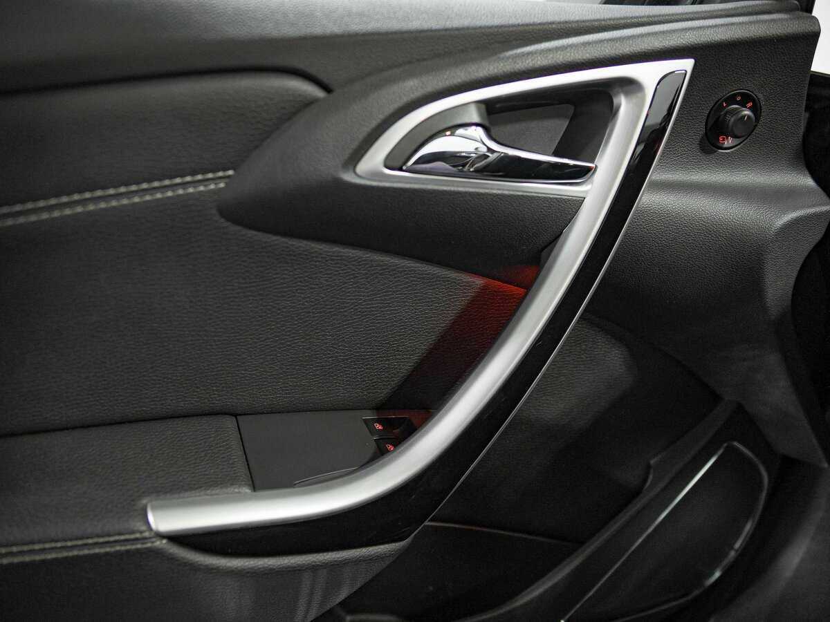 Б/У Опель Астра 2012 года. Фото: #11