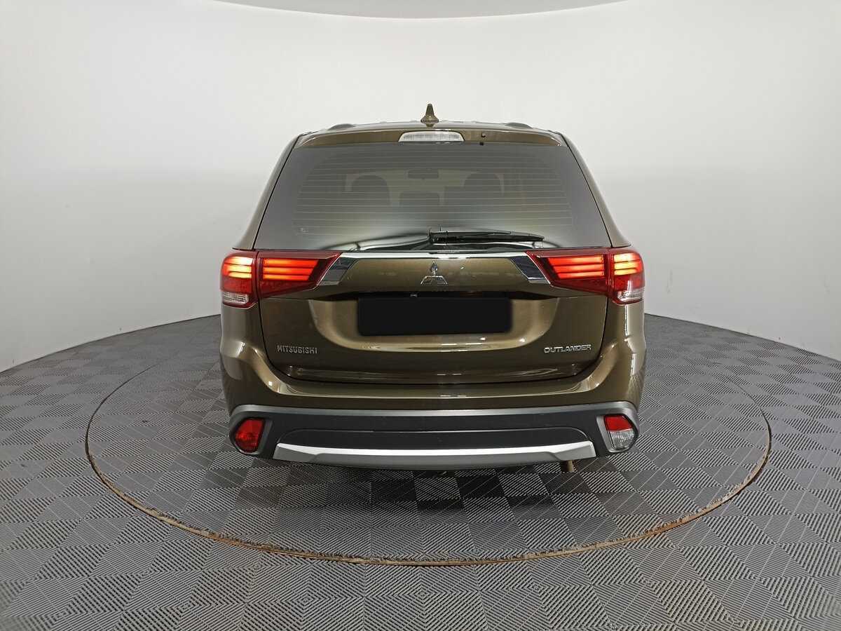 Б/У Митсубиши Оутлэндер 2018 года. Фото: #4