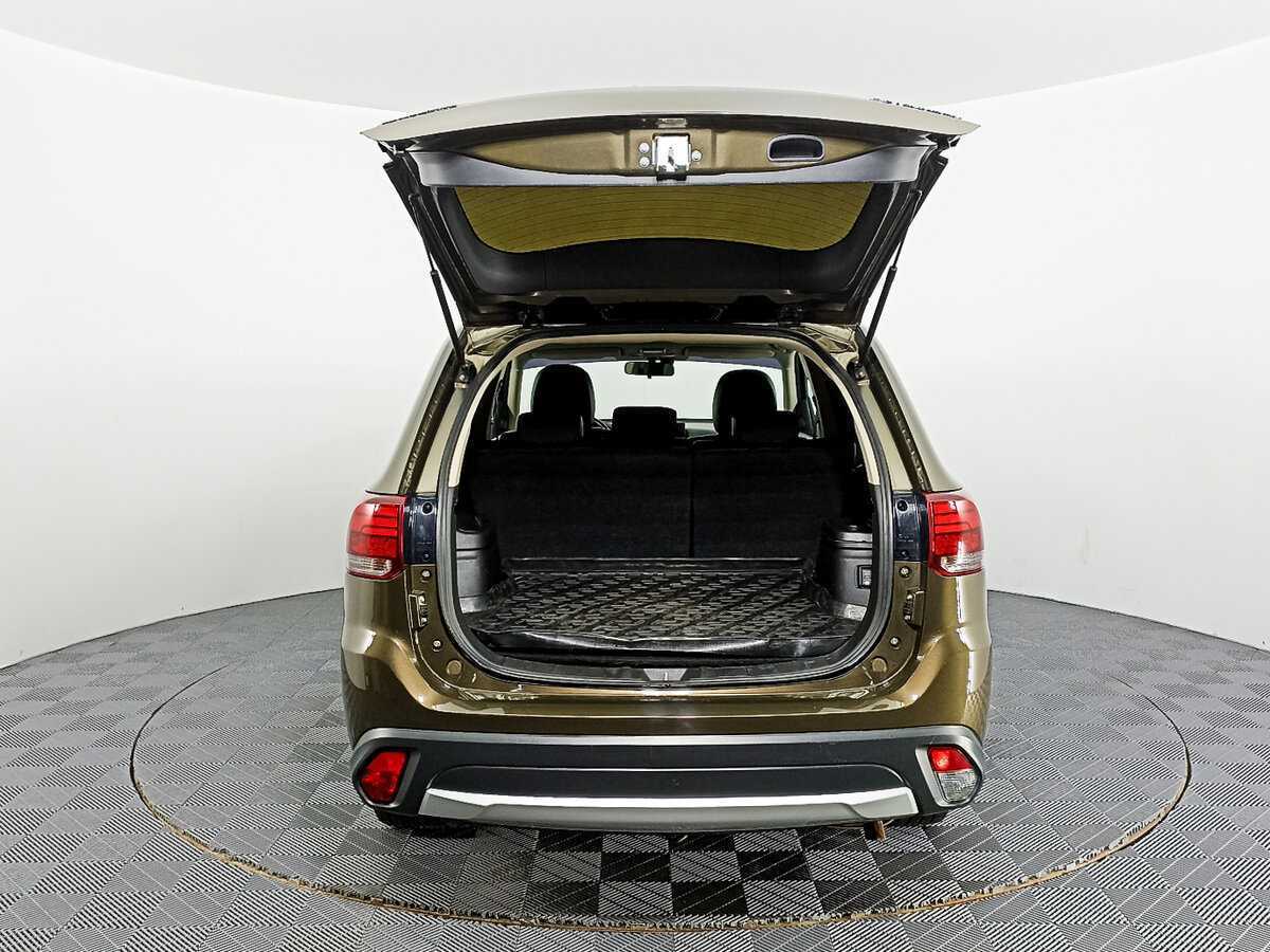 Б/У Митсубиши Оутлэндер 2018 года. Фото: #8