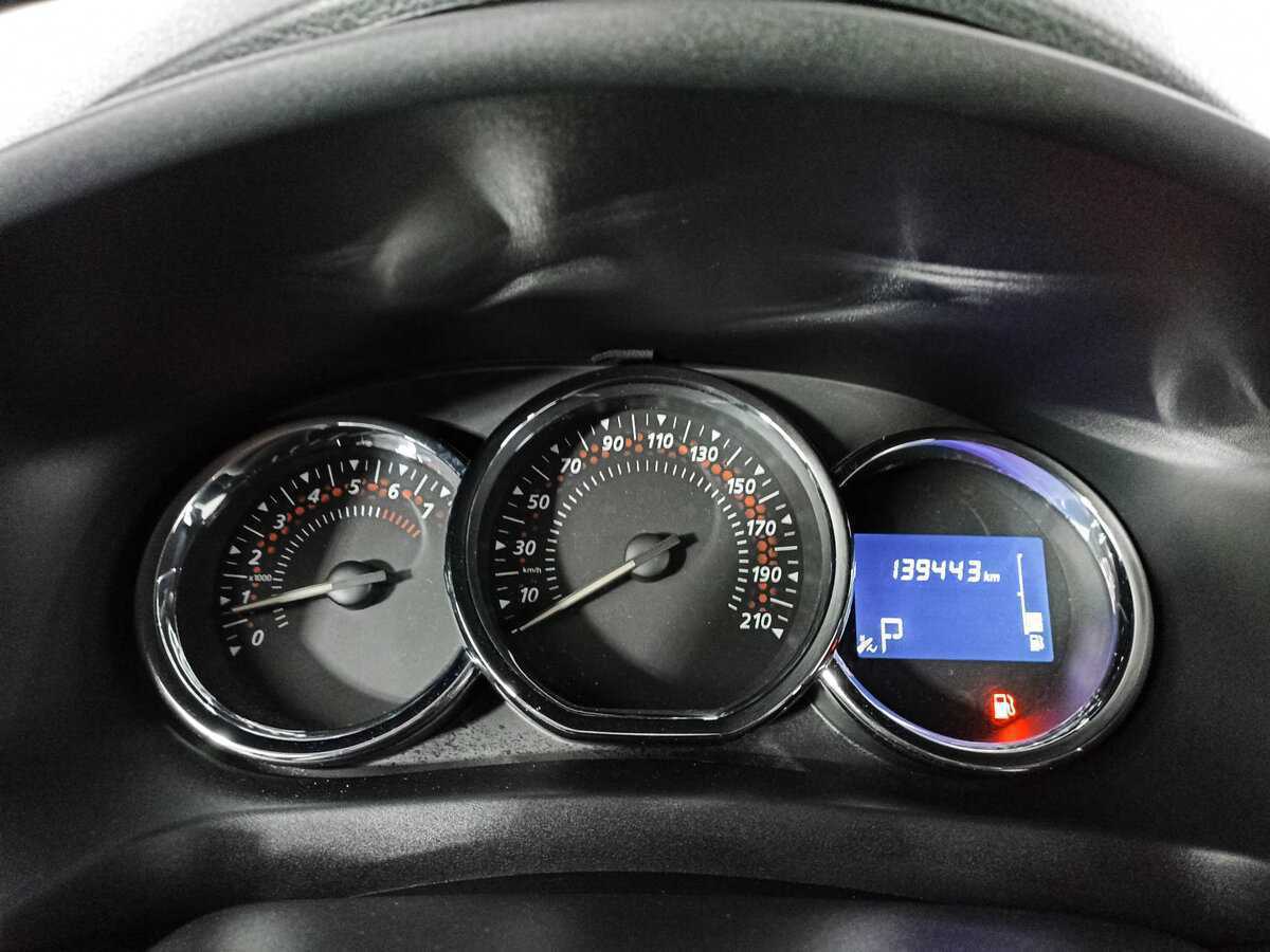 Б/У Рено Сандеро 2016 года. Фото: #9