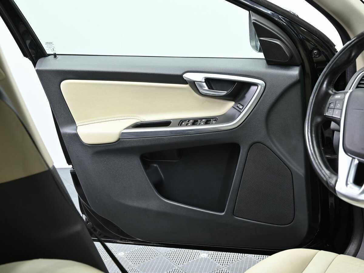 Б/У Вольво ИксЦ60 2014 года. Фото: #15