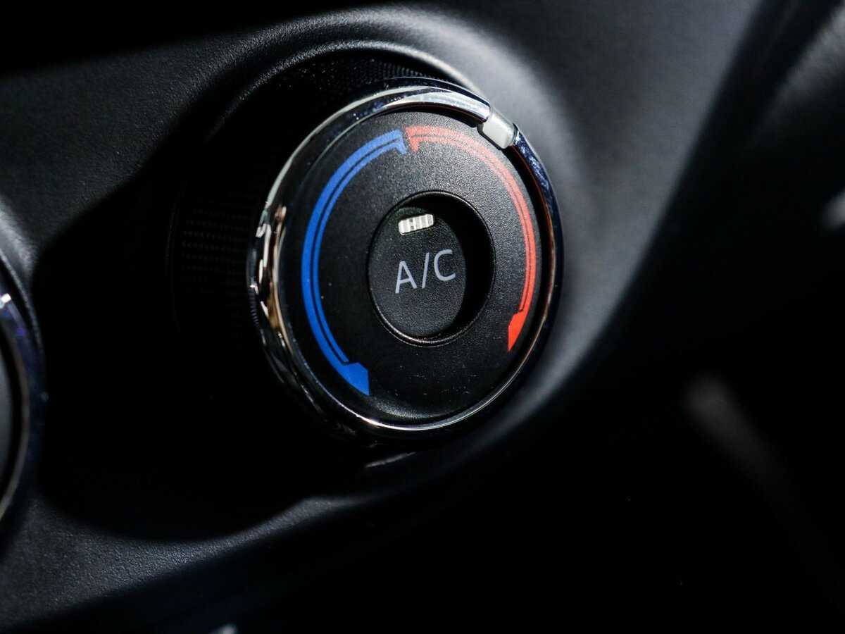 Б/У Тойота Королла 2014 года. Фото: #19