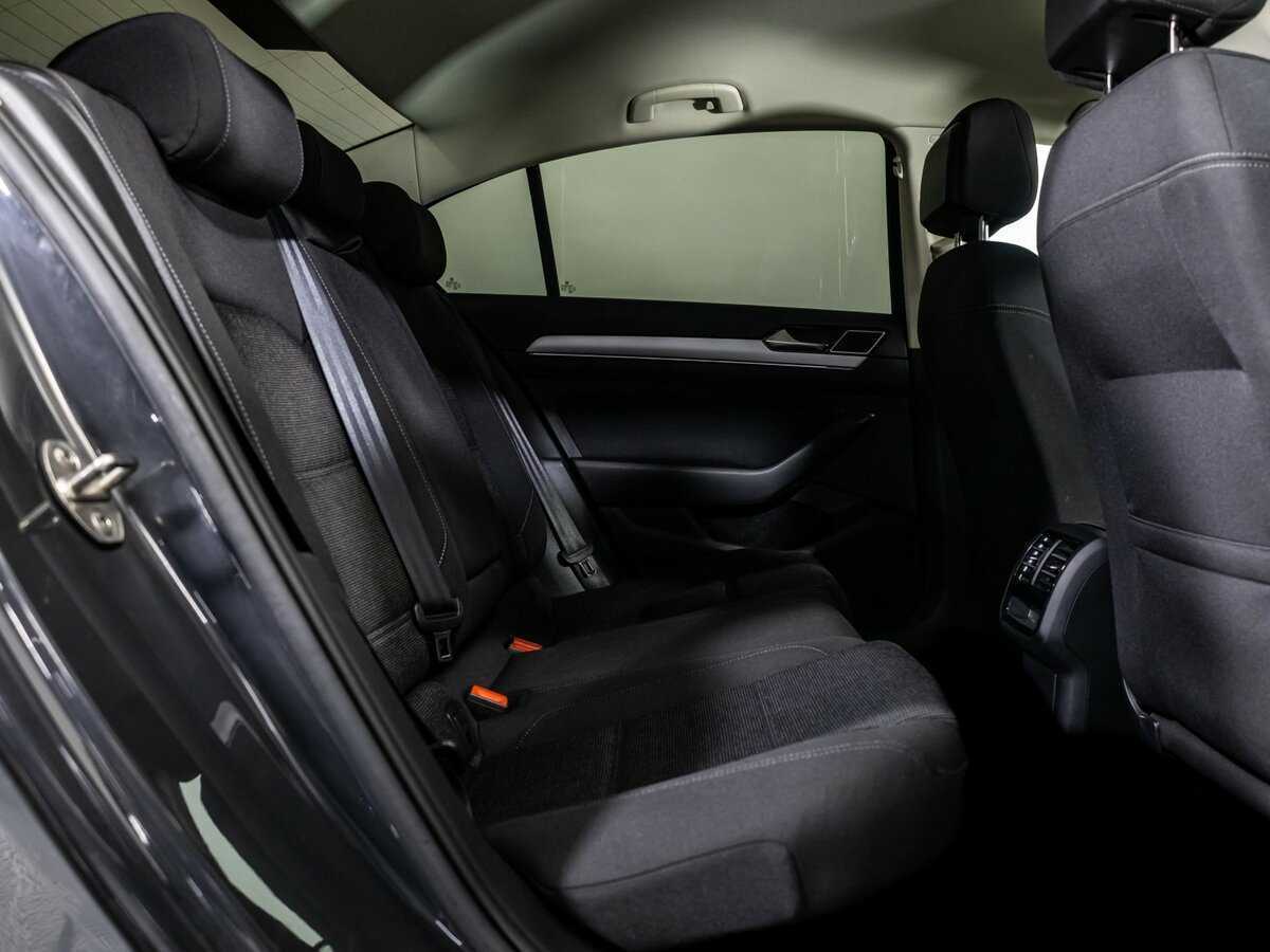 Б/У Фольксваген Пассат 2018 года. Фото: #8