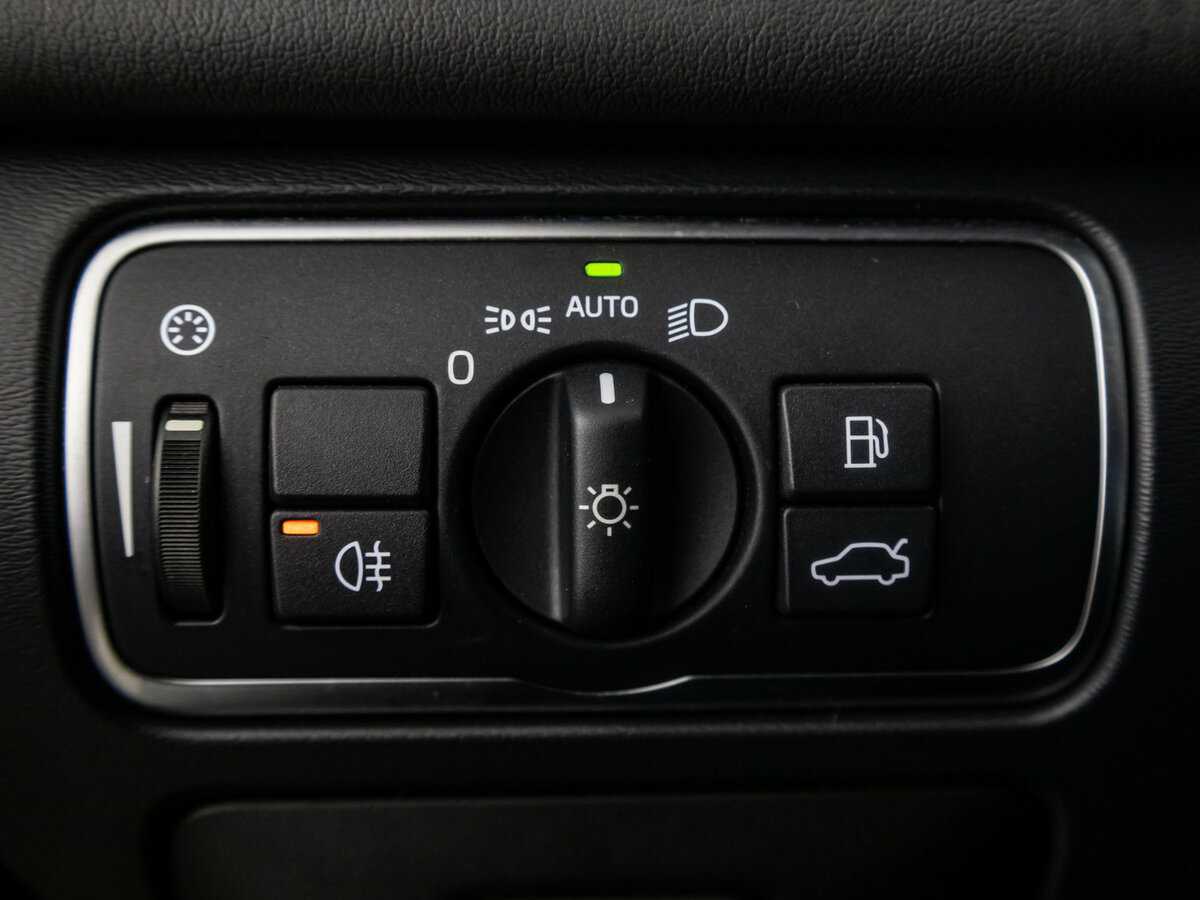 Б/У Вольво ИксЦ60 2014 года. Фото: #20