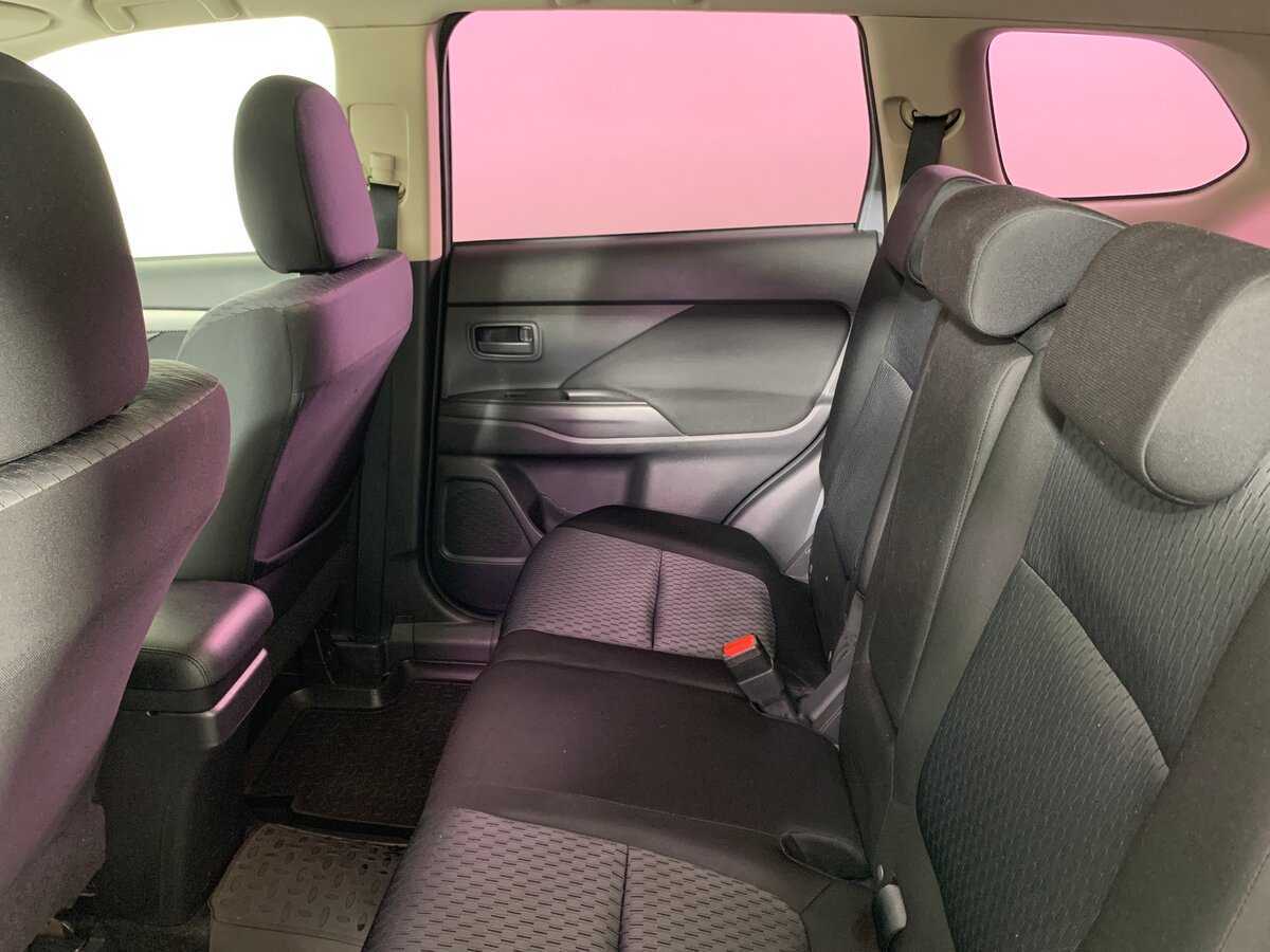 Б/У Митсубиши Оутлэндер 2013 года. Фото: #18