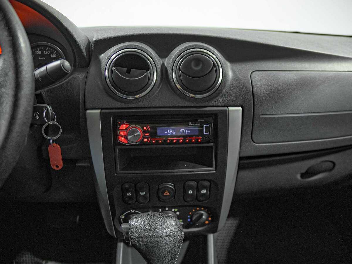 Б/У Ниссан Альмера 2014 года. Фото: #7