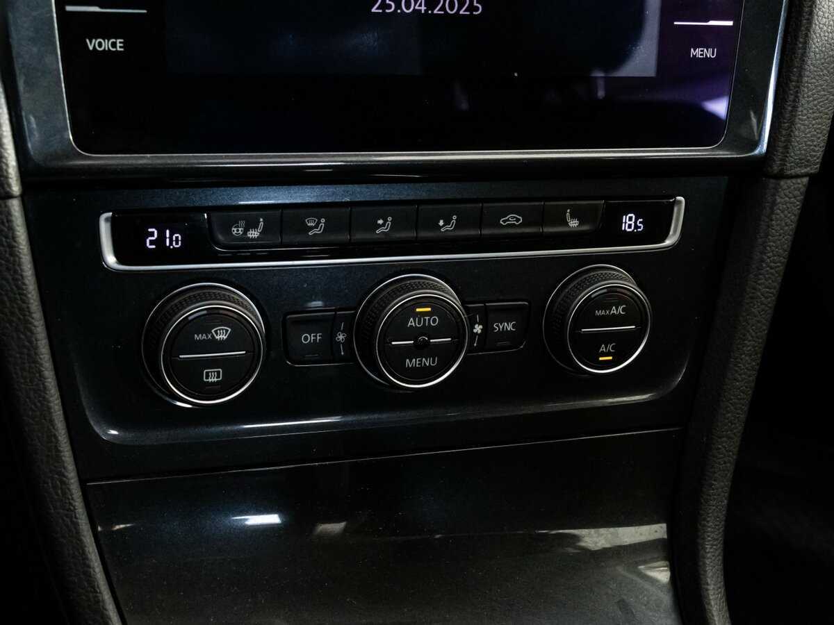 Б/У Фольксваген Гольф 2018 года. Фото: #13