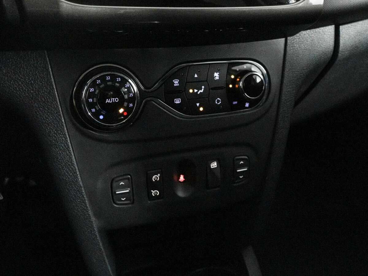 Б/У Рено Сандеро 2015 года. Фото: #9