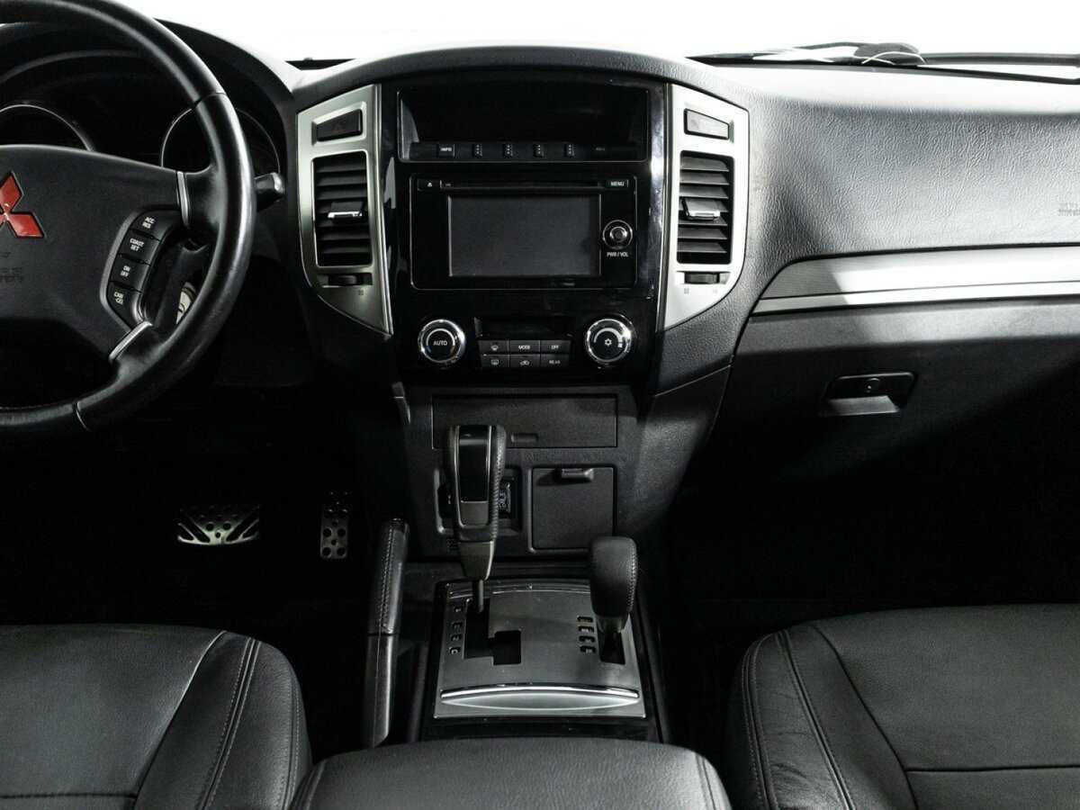 Mitsubishi Pajero 2015 года с пробегом. Фото: #11