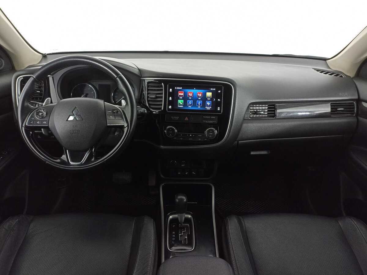 Б/У Митсубиши Оутлэндер 2017 года. Фото: #11