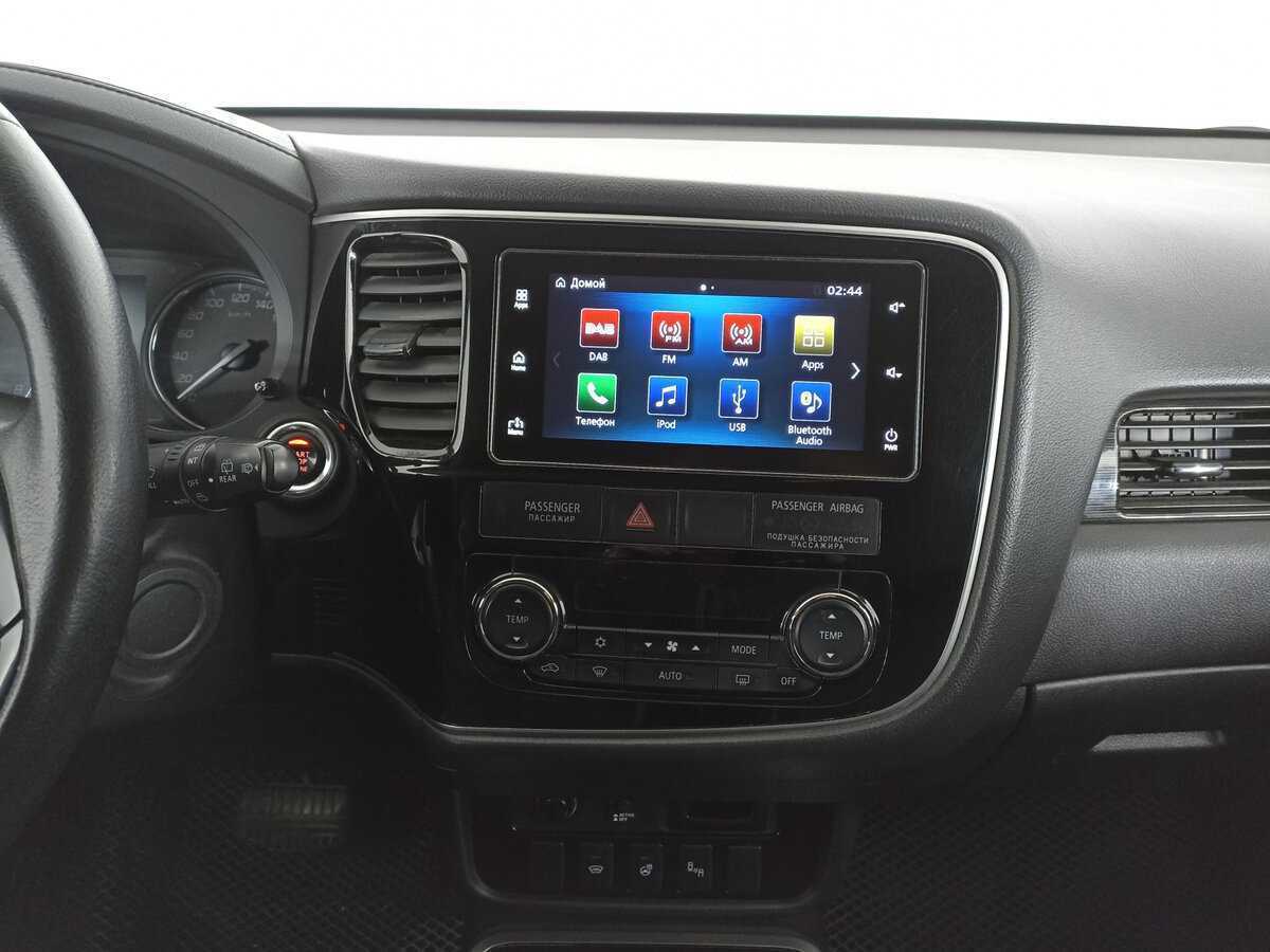 Б/У Митсубиши Оутлэндер 2017 года. Фото: #12