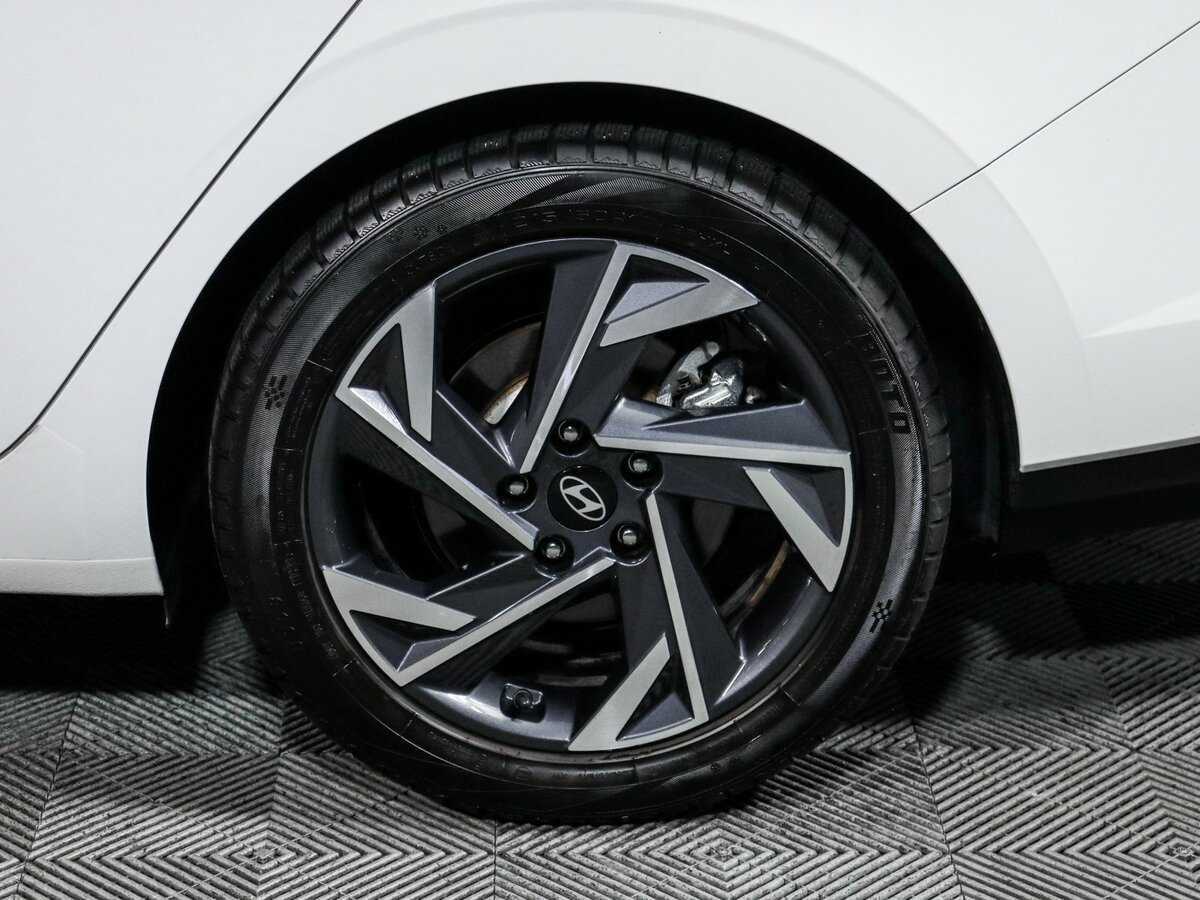 Hyundai Elantra 2023 года с пробегом. Фото: #11