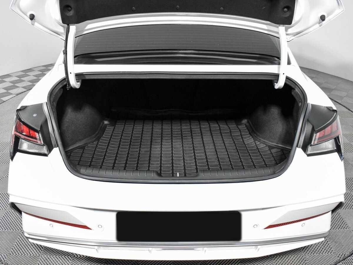 Hyundai Elantra 2023 года с пробегом. Фото: #23