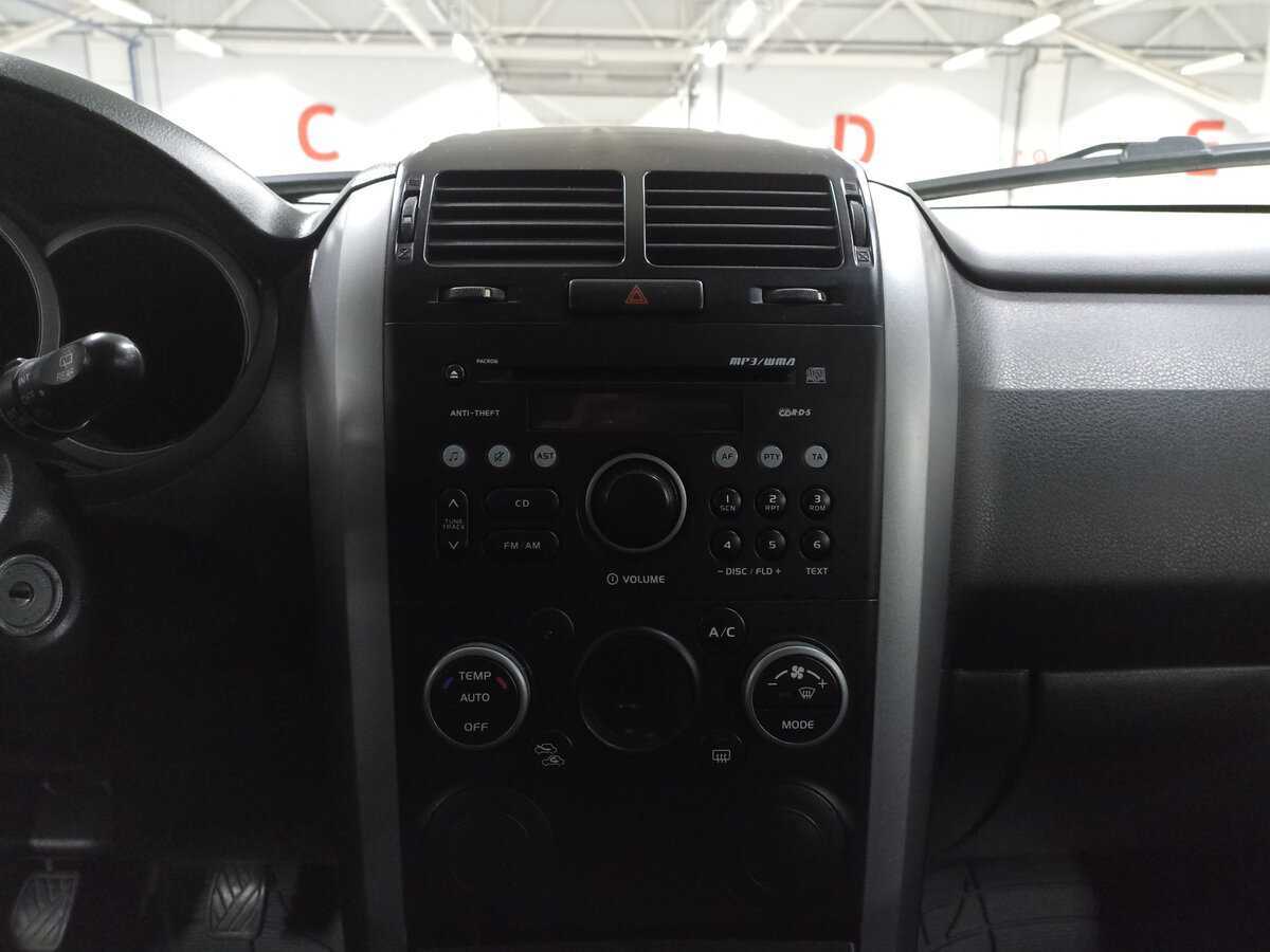 Б/У Сузуки Гранд Витара 2013 года. Фото: #14