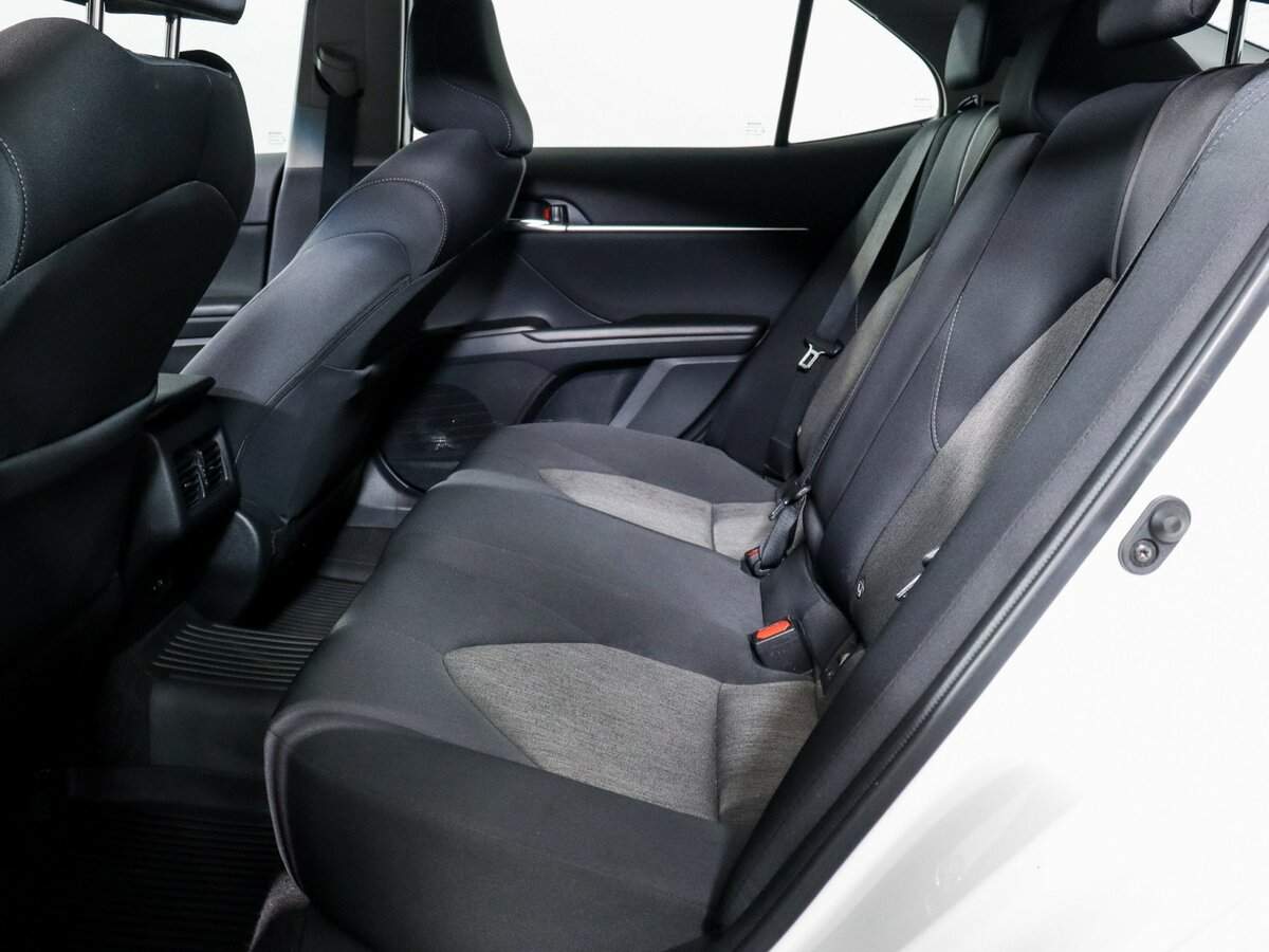 Toyota Camry 2021 года с пробегом. Фото: #6