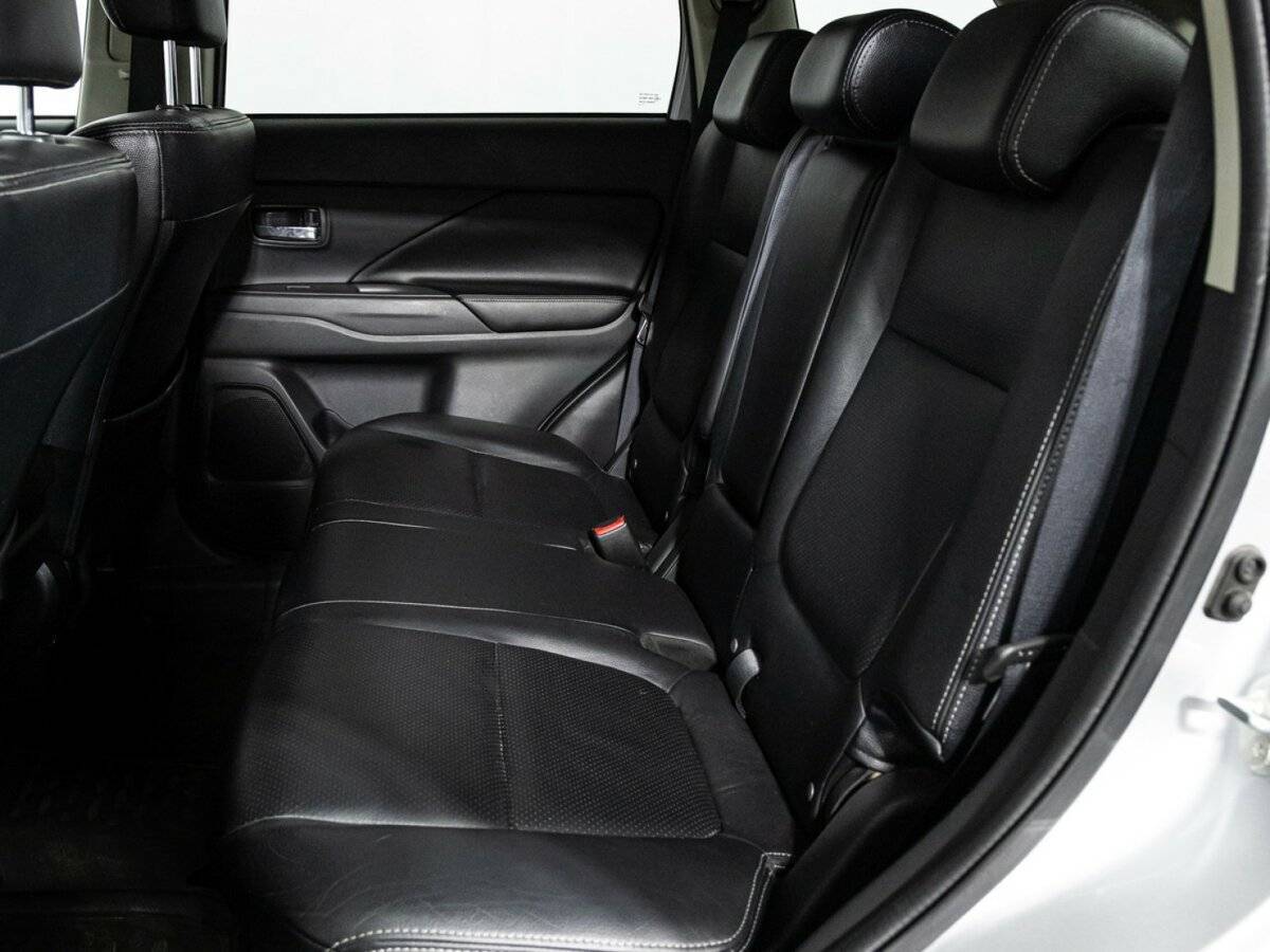 Б/У Митсубиши Оутлэндер 2013 года. Фото: #9