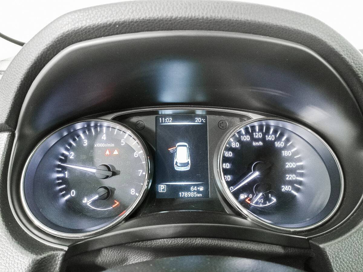 Б/У Ниссан Икс-Трейл 2016 года. Фото: #12