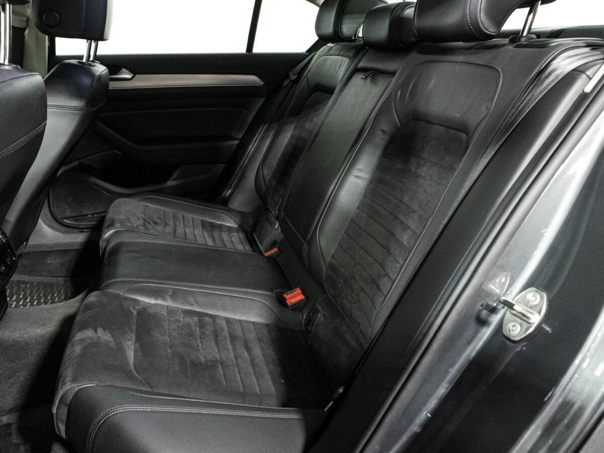 Б/У Фольксваген Пассат 2017 года. Фото: #9