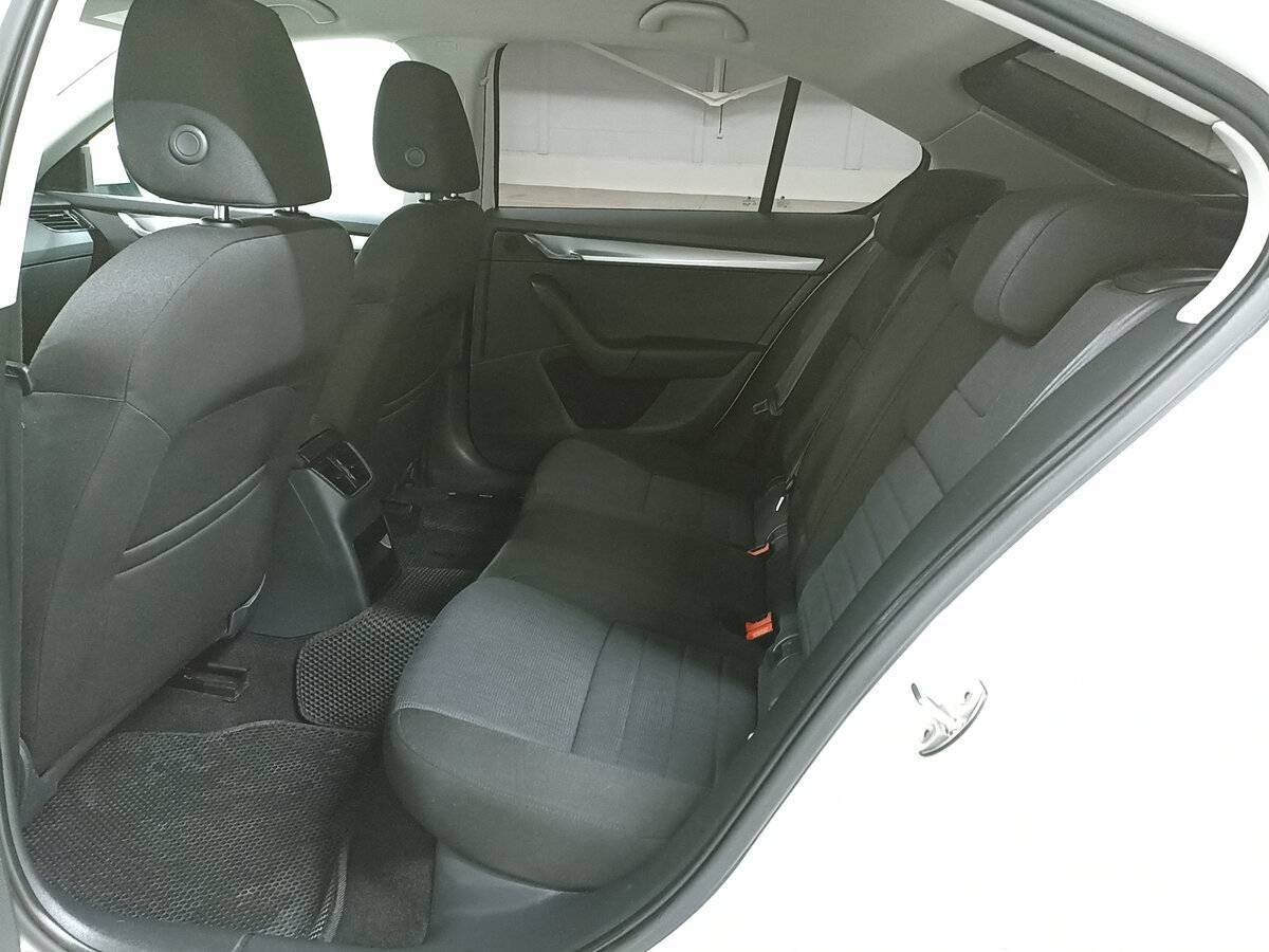 Б/У Шкода Октавия 2013 года. Фото: #11