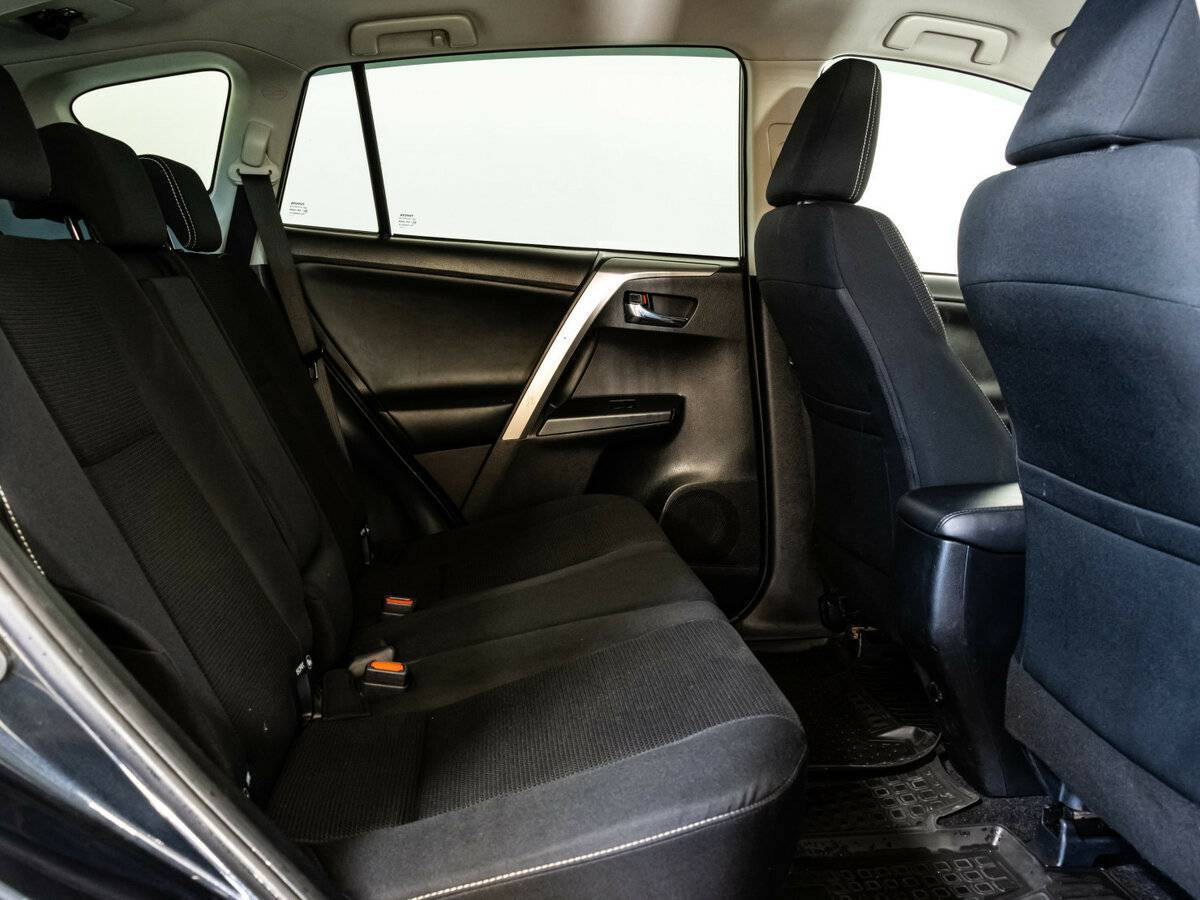 Toyota RAV4 2017 года с пробегом. Фото: #11