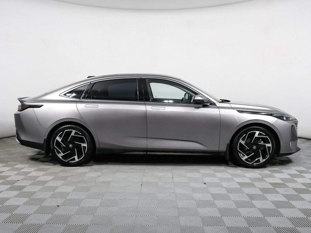 Changan Lamore 2023 года с пробегом. Фото: #3