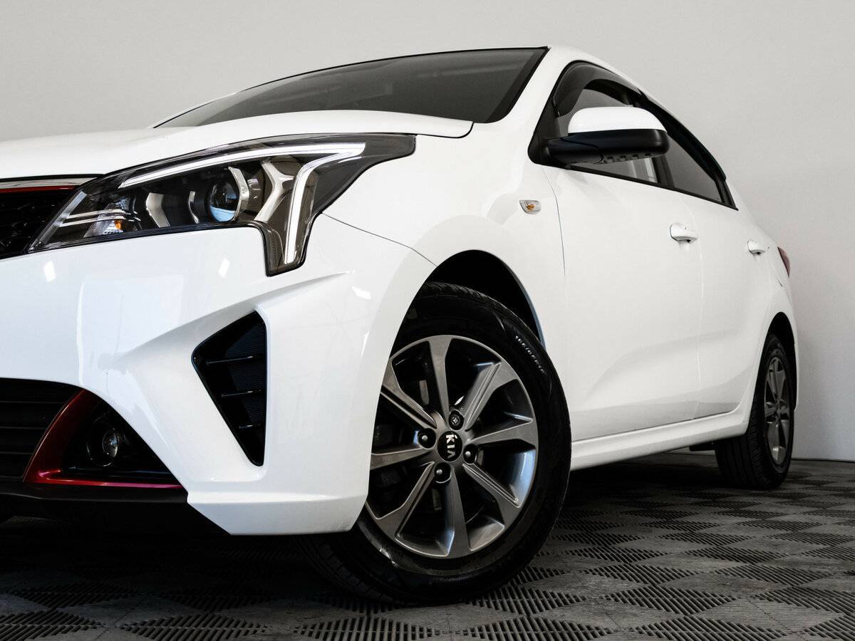 Б/У Киа Рио 2021 года. Фото: #1