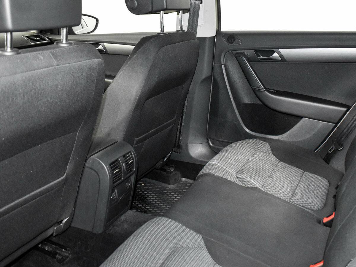 Б/У Фольксваген Пассат 2012 года. Фото: #9