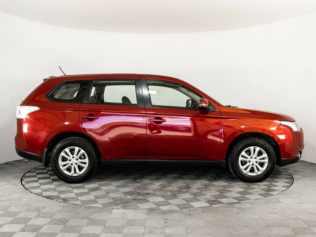 Б/У Митсубиши Оутлэндер 2014 года. Фото: #3