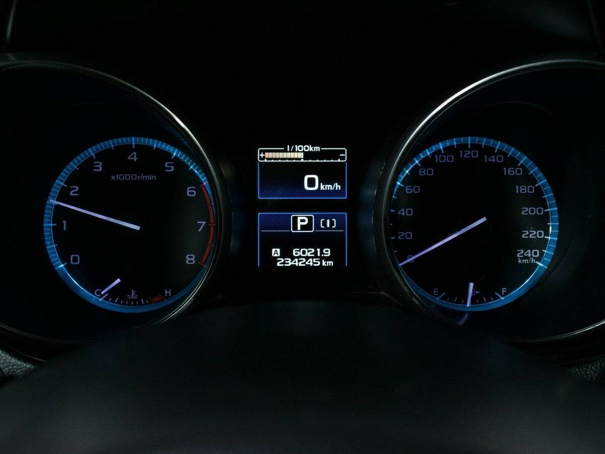 Б/У Субару Аутбэк 2015 года. Фото: #12