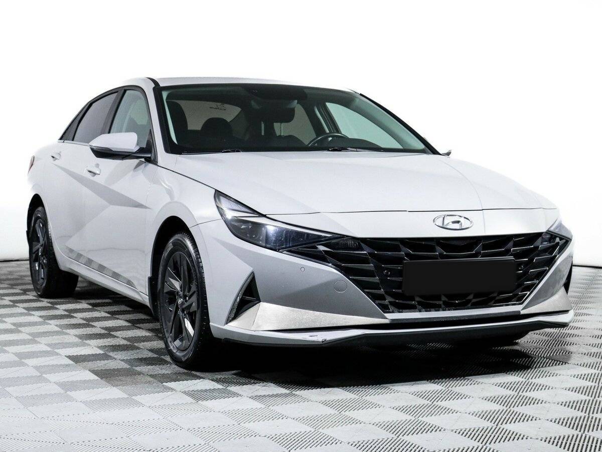 Hyundai Elantra 2021 года с пробегом. Фото: #2