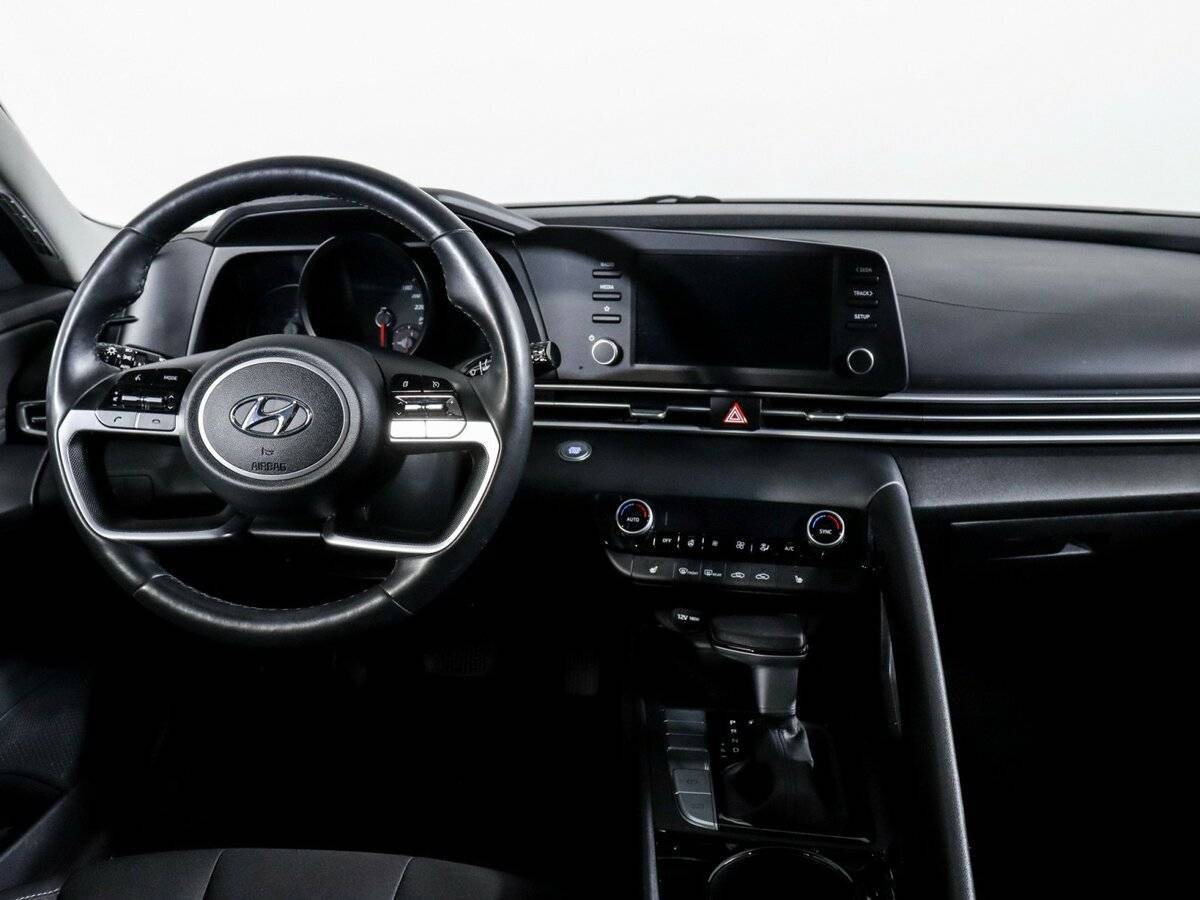 Hyundai Elantra 2021 года с пробегом. Фото: #7