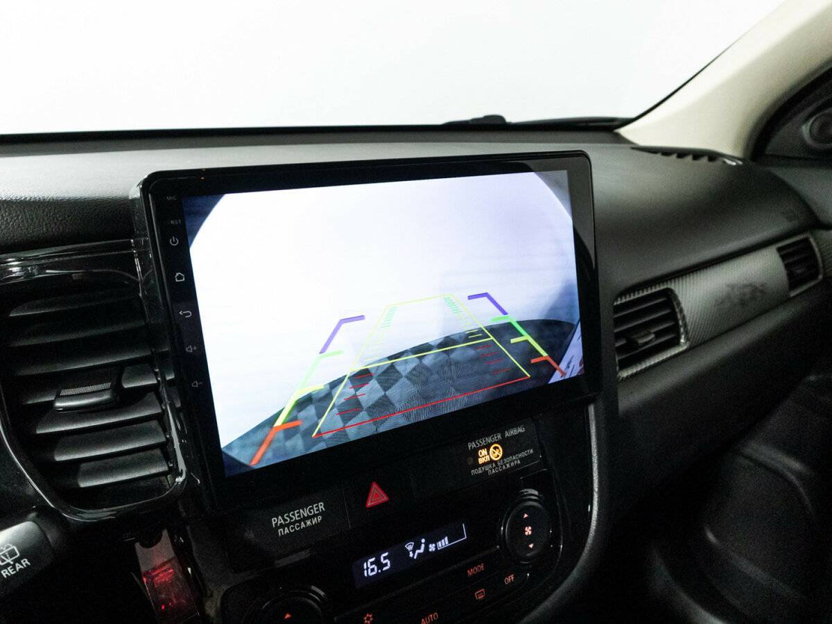 Б/У Митсубиши Оутлэндер 2017 года. Фото: #14