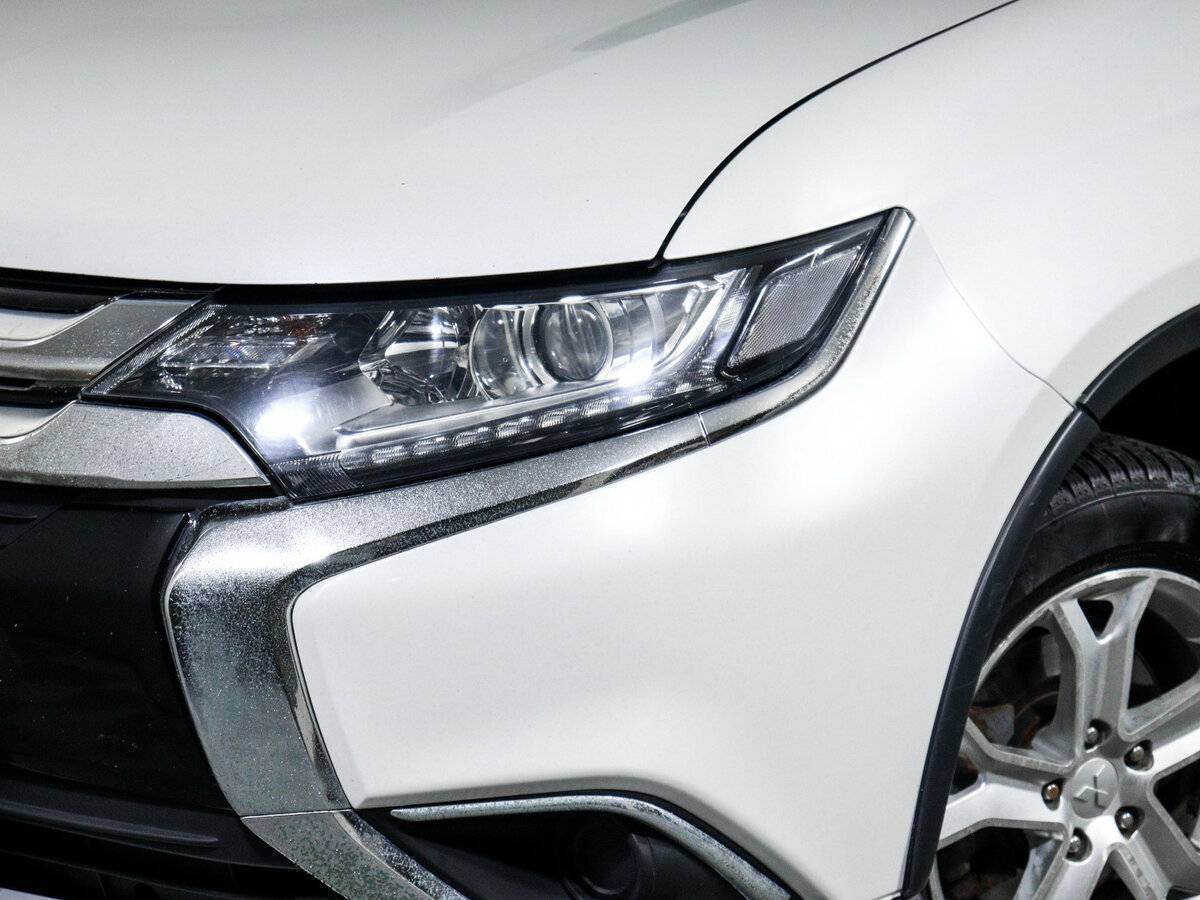 Б/У Митсубиши Оутлэндер 2015 года. Фото: #12