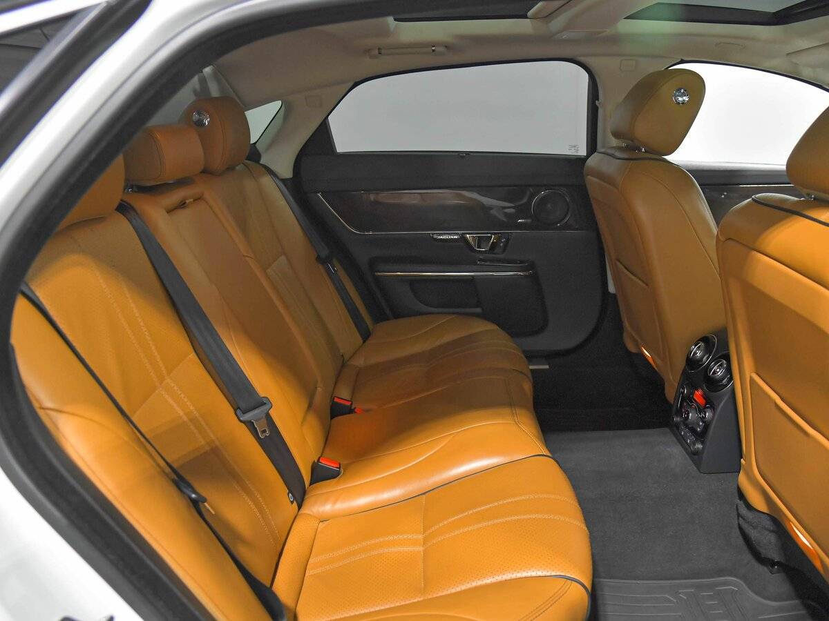 Jaguar XJ 2016 года с пробегом. Фото: #16