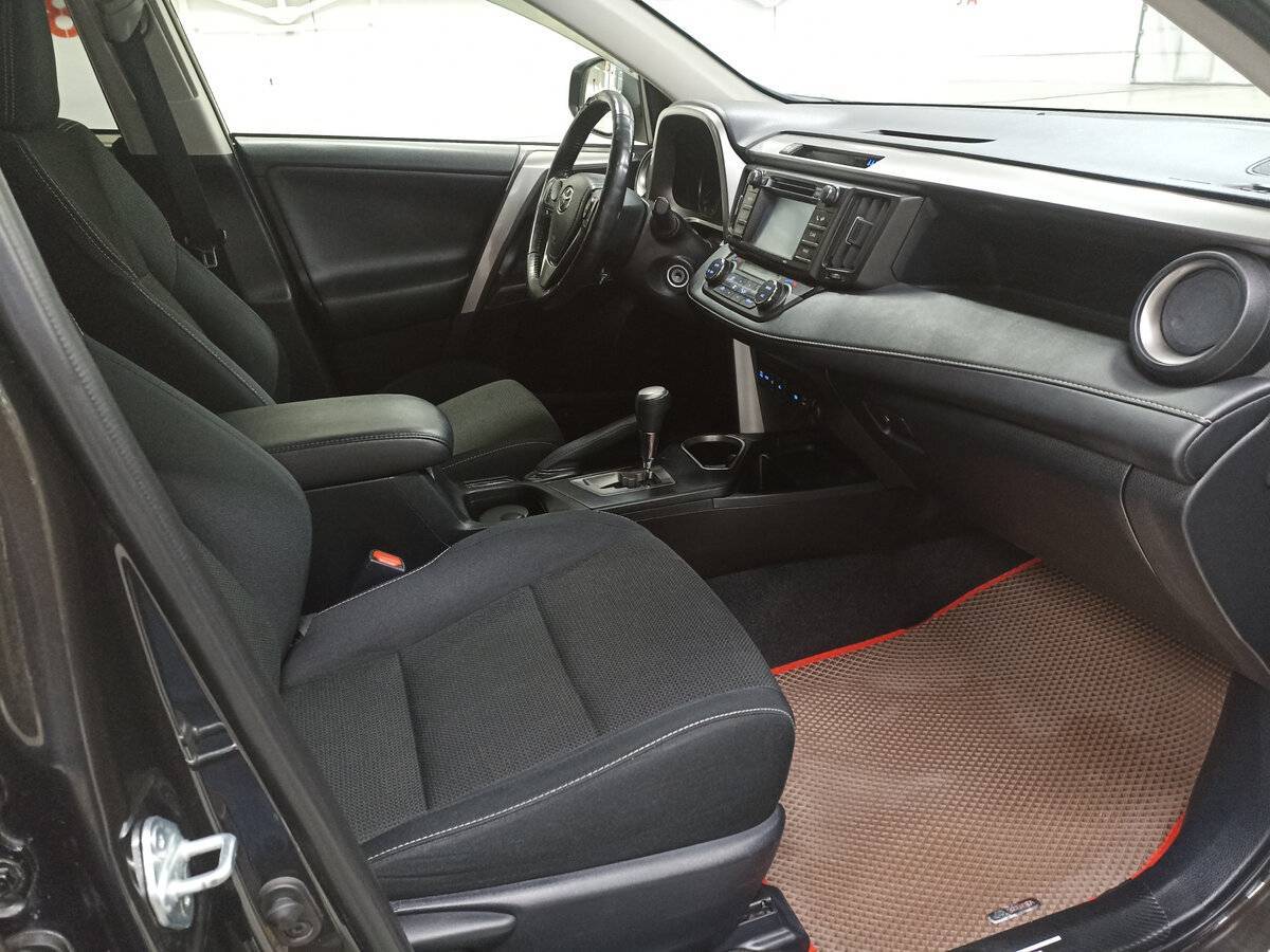 Toyota RAV4 2016 года с пробегом. Фото: #10