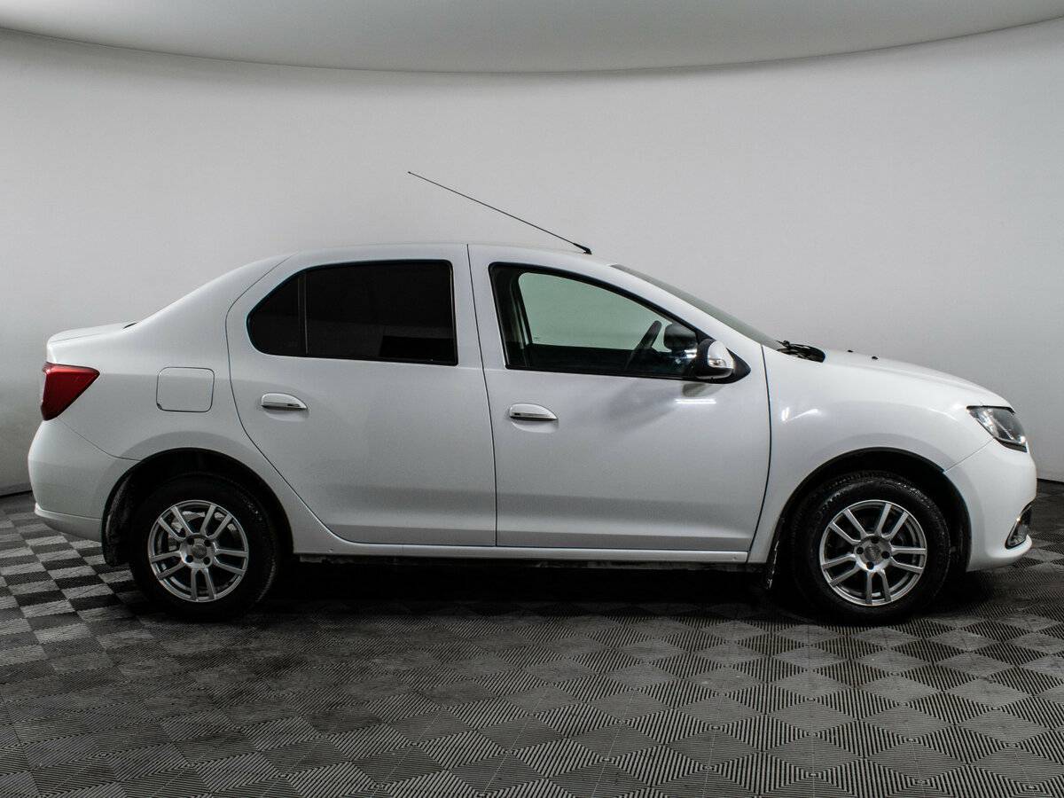 Б/У Рено Логан 2017 года. Фото: #3