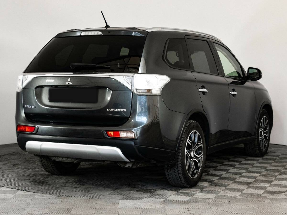 Б/У Митсубиши Оутлэндер 2014 года. Фото: #3