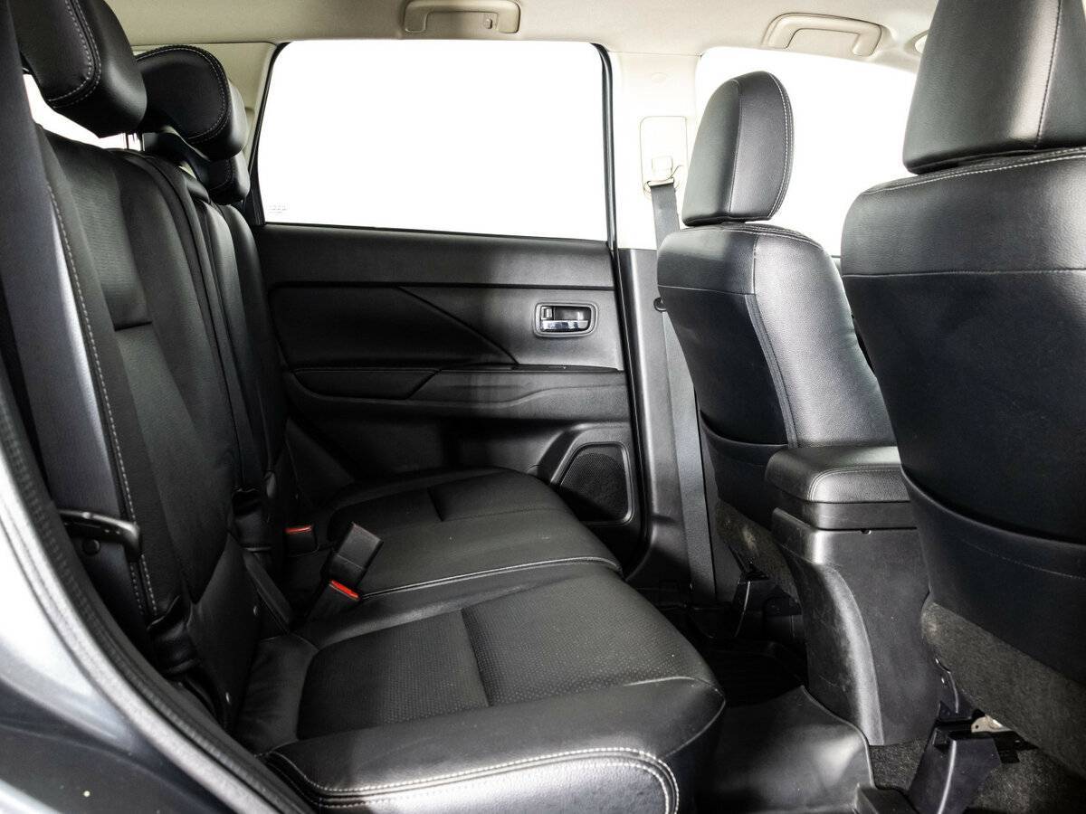 Б/У Митсубиши Оутлэндер 2014 года. Фото: #11