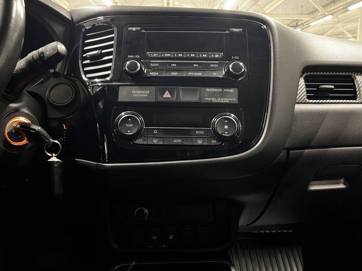 Б/У Митсубиши Оутлэндер 2017 года. Фото: #14